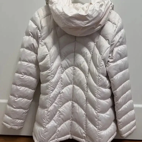 Patagonia Women's Cream Puffer Jacket - Picture 3 of 5